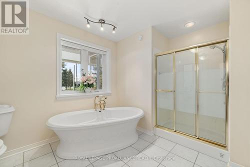 32 Pierce Road, Prince Edward County (Bloomfield), ON - Indoor Photo Showing Bathroom