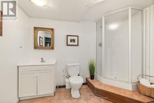 32 Pierce Road, Prince Edward County (Bloomfield), ON - Indoor Photo Showing Bathroom