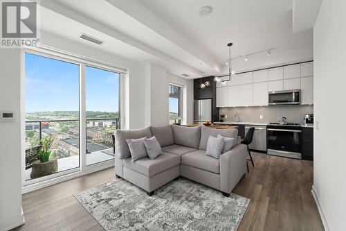 1029 - 100 Eagle Rock Way, Vaughan, ON - Indoor Photo Showing Living Room