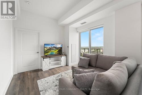 1029 - 100 Eagle Rock Way, Vaughan, ON - Indoor Photo Showing Living Room