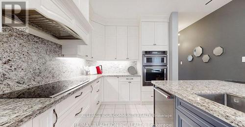 28 Saint James Avenue, Vaughan (Vellore Village), ON - Indoor Photo Showing Kitchen With Upgraded Kitchen