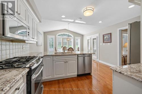 1134 Westhaven Drive, Burlington, ON - Indoor Photo Showing Kitchen With Upgraded Kitchen