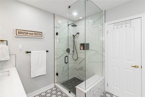 large glass shower - 54 Stonepine Crescent, Hamilton, ON - Indoor Photo Showing Bathroom