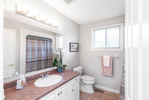 2nd floor 4pc bathroom - 54 Stonepine Crescent, Hamilton, ON - Indoor Photo Showing Bathroom