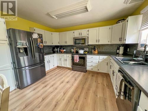 310 Guichon Ave, Merritt, BC - Indoor Photo Showing Kitchen With Double Sink