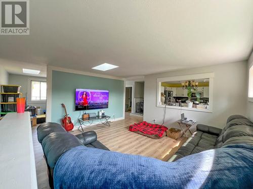 310 Guichon Ave, Merritt, BC - Indoor Photo Showing Living Room