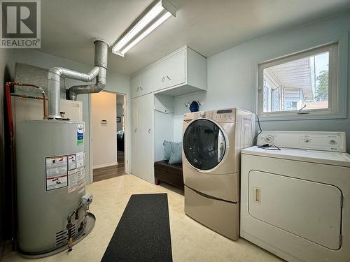 821 110 Avenue, Dawson Creek, BC - Indoor Photo Showing Laundry Room