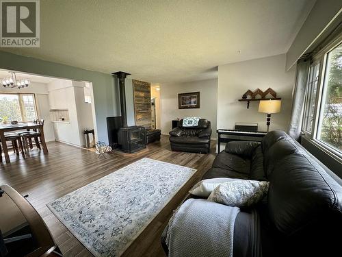 821 110 Avenue, Dawson Creek, BC - Indoor Photo Showing Living Room