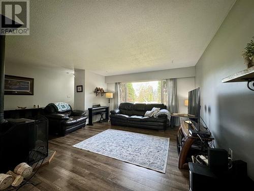 821 110 Avenue, Dawson Creek, BC - Indoor Photo Showing Living Room