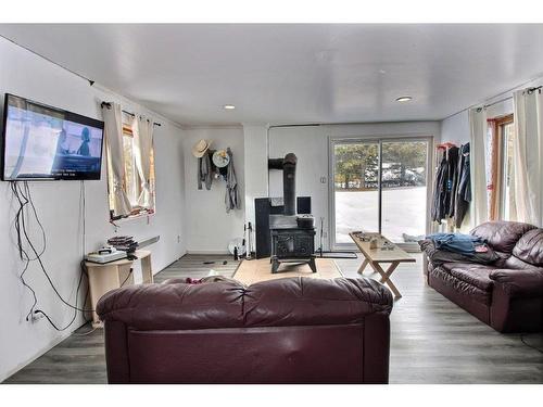 Salon - 254 Route 132 O., Carleton-Sur-Mer, QC - Indoor Photo Showing Living Room