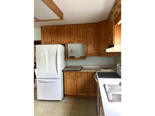 554 Church Avenue, Kimberley, BC - Indoor Photo Showing Kitchen With Double Sink