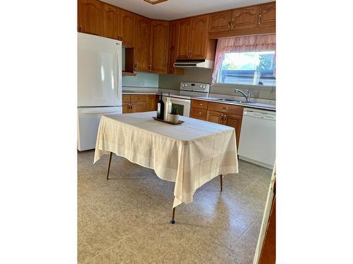 554 Church Avenue, Kimberley, BC - Indoor Photo Showing Kitchen