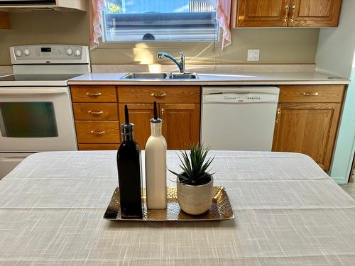 554 Church Avenue, Kimberley, BC - Indoor Photo Showing Kitchen With Double Sink