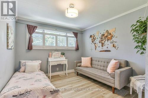 70 Charles Street, London, ON - Indoor Photo Showing Bedroom