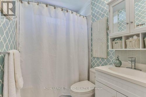 70 Charles Street, London, ON - Indoor Photo Showing Bathroom