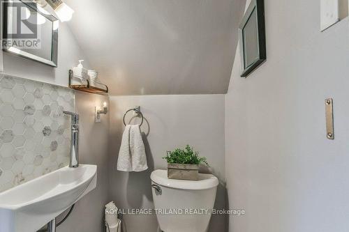 70 Charles Street, London, ON - Indoor Photo Showing Bathroom