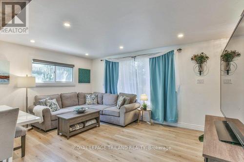 70 Charles Street, London, ON - Indoor Photo Showing Living Room