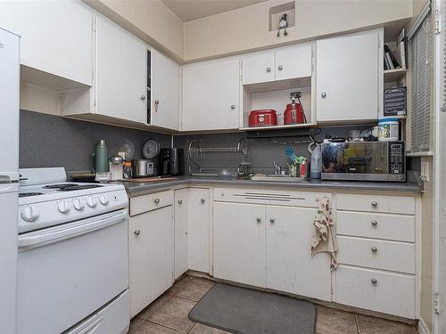 1044 Hillside Ave, Victoria, BC - Indoor Photo Showing Kitchen