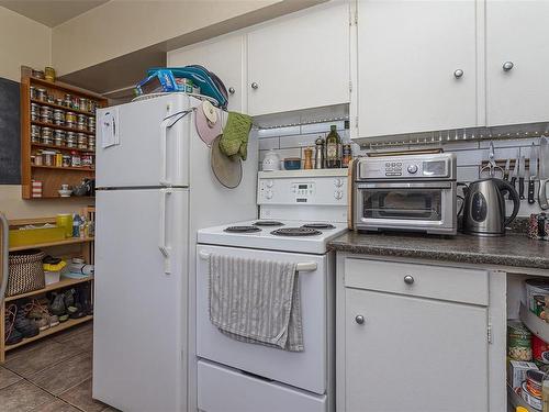 1044 Hillside Ave, Victoria, BC - Indoor Photo Showing Kitchen