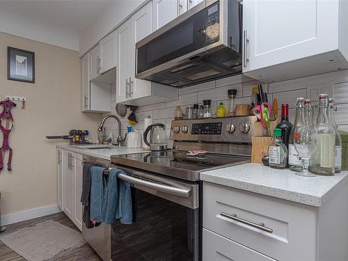 1044 Hillside Ave, Victoria, BC - Indoor Photo Showing Kitchen