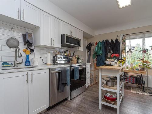 1044 Hillside Ave, Victoria, BC - Indoor Photo Showing Kitchen