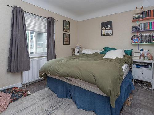 1044 Hillside Ave, Victoria, BC - Indoor Photo Showing Bedroom