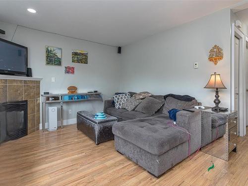 1044 Hillside Ave, Victoria, BC - Indoor Photo Showing Living Room With Fireplace