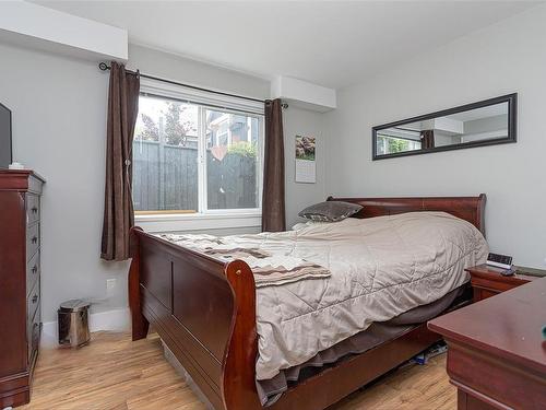 1044 Hillside Ave, Victoria, BC - Indoor Photo Showing Bedroom