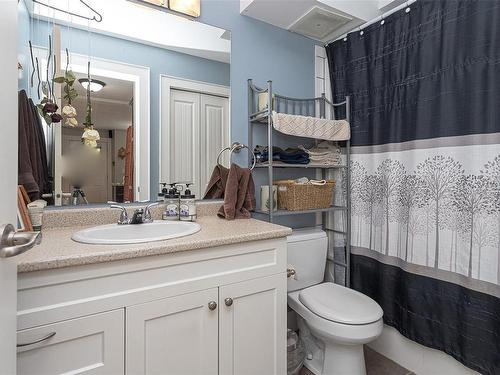 1044 Hillside Ave, Victoria, BC - Indoor Photo Showing Bathroom