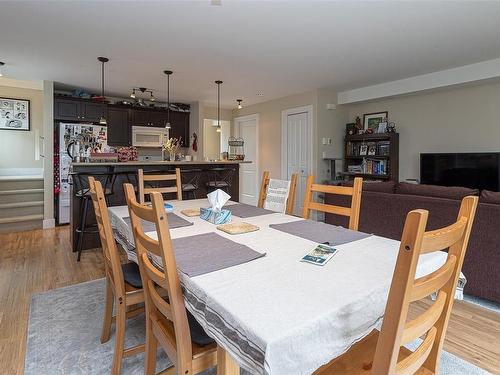 1044 Hillside Ave, Victoria, BC - Indoor Photo Showing Dining Room