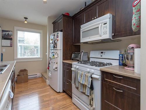 1044 Hillside Ave, Victoria, BC - Indoor Photo Showing Kitchen With Double Sink