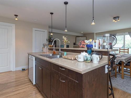 1044 Hillside Ave, Victoria, BC - Indoor Photo Showing Kitchen With Double Sink