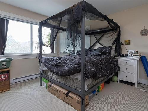 1044 Hillside Ave, Victoria, BC - Indoor Photo Showing Bedroom