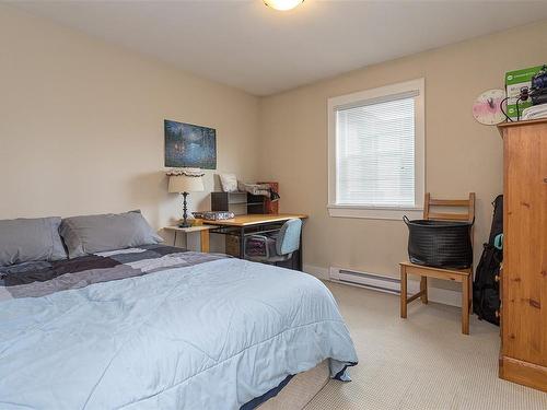 1044 Hillside Ave, Victoria, BC - Indoor Photo Showing Bedroom