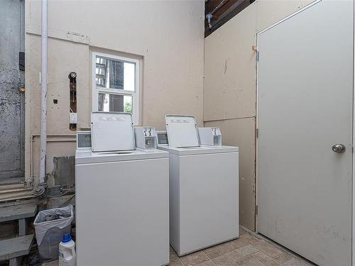 1044 Hillside Ave, Victoria, BC - Indoor Photo Showing Laundry Room