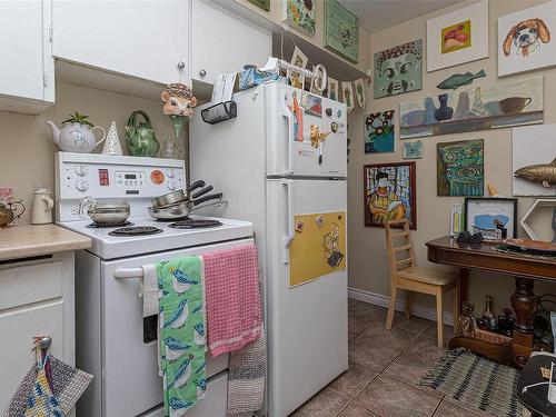 1044 Hillside Ave, Victoria, BC - Indoor Photo Showing Kitchen