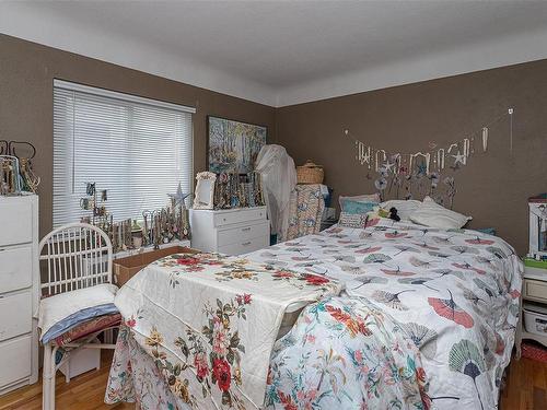 1044 Hillside Ave, Victoria, BC - Indoor Photo Showing Bedroom