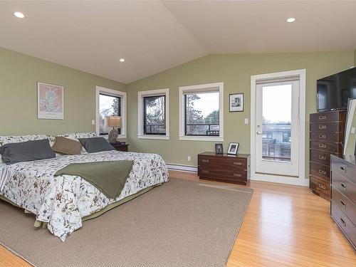 205 St. Andrews St, Victoria, BC - Indoor Photo Showing Bedroom