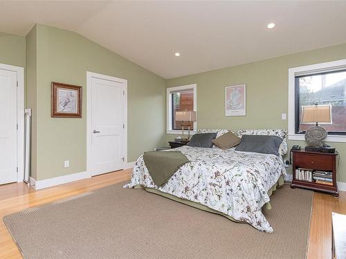 205 St. Andrews St, Victoria, BC - Indoor Photo Showing Bedroom