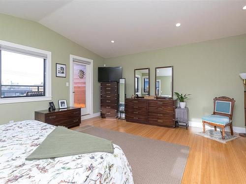 205 St. Andrews St, Victoria, BC - Indoor Photo Showing Bedroom