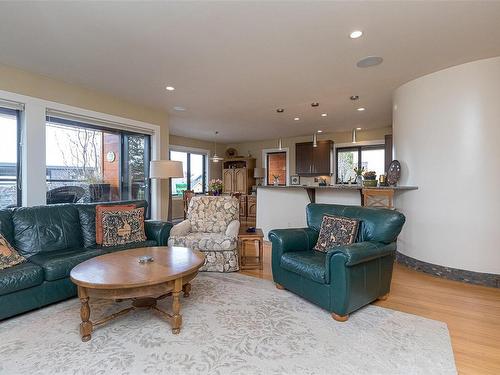 205 St. Andrews St, Victoria, BC - Indoor Photo Showing Living Room