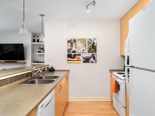 409-1155 Yates St, Victoria, BC - Indoor Photo Showing Kitchen With Double Sink