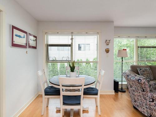 409-1155 Yates St, Victoria, BC - Indoor Photo Showing Dining Room