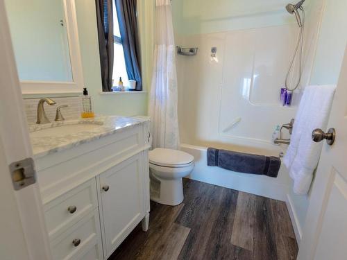 1022 Norview Road, Kamloops, BC - Indoor Photo Showing Bathroom