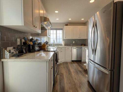 1022 Norview Road, Kamloops, BC - Indoor Photo Showing Kitchen With Stainless Steel Kitchen