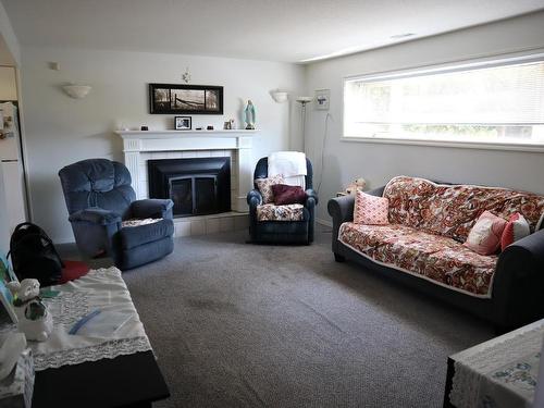 898 Lethbridge Ave, Kamloops, BC - Indoor Photo Showing Living Room With Fireplace