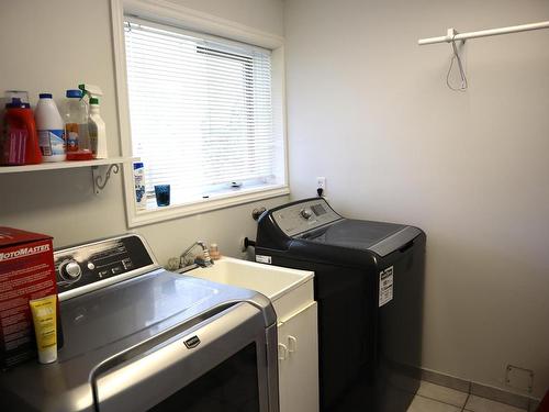 898 Lethbridge Ave, Kamloops, BC - Indoor Photo Showing Laundry Room