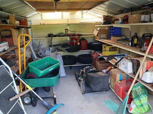 898 Lethbridge Ave, Kamloops, BC - Indoor Photo Showing Garage