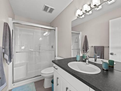 119-1993 Qu'Appelle Blvd, Kamloops, BC - Indoor Photo Showing Bathroom