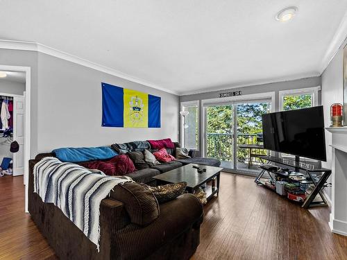 13-481 Monarch Crt, Kamloops, BC - Indoor Photo Showing Living Room